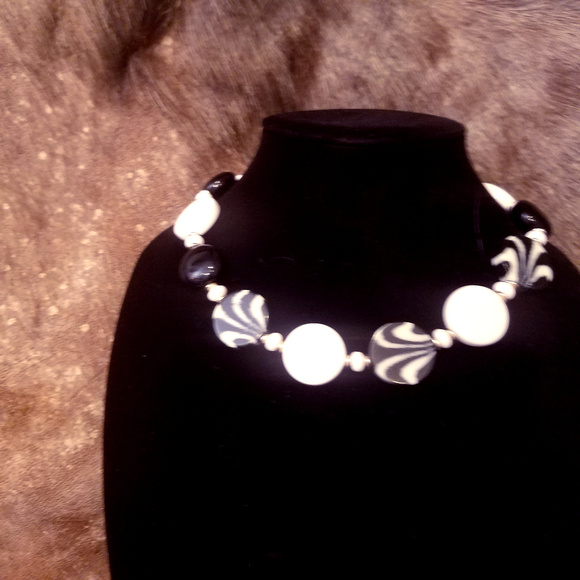 Black and White Beaded Necklace Vintage Park Lane - Picture 1 of 1